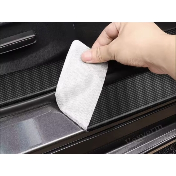 Naklejki ochronne karbonowe na progi samochodowe